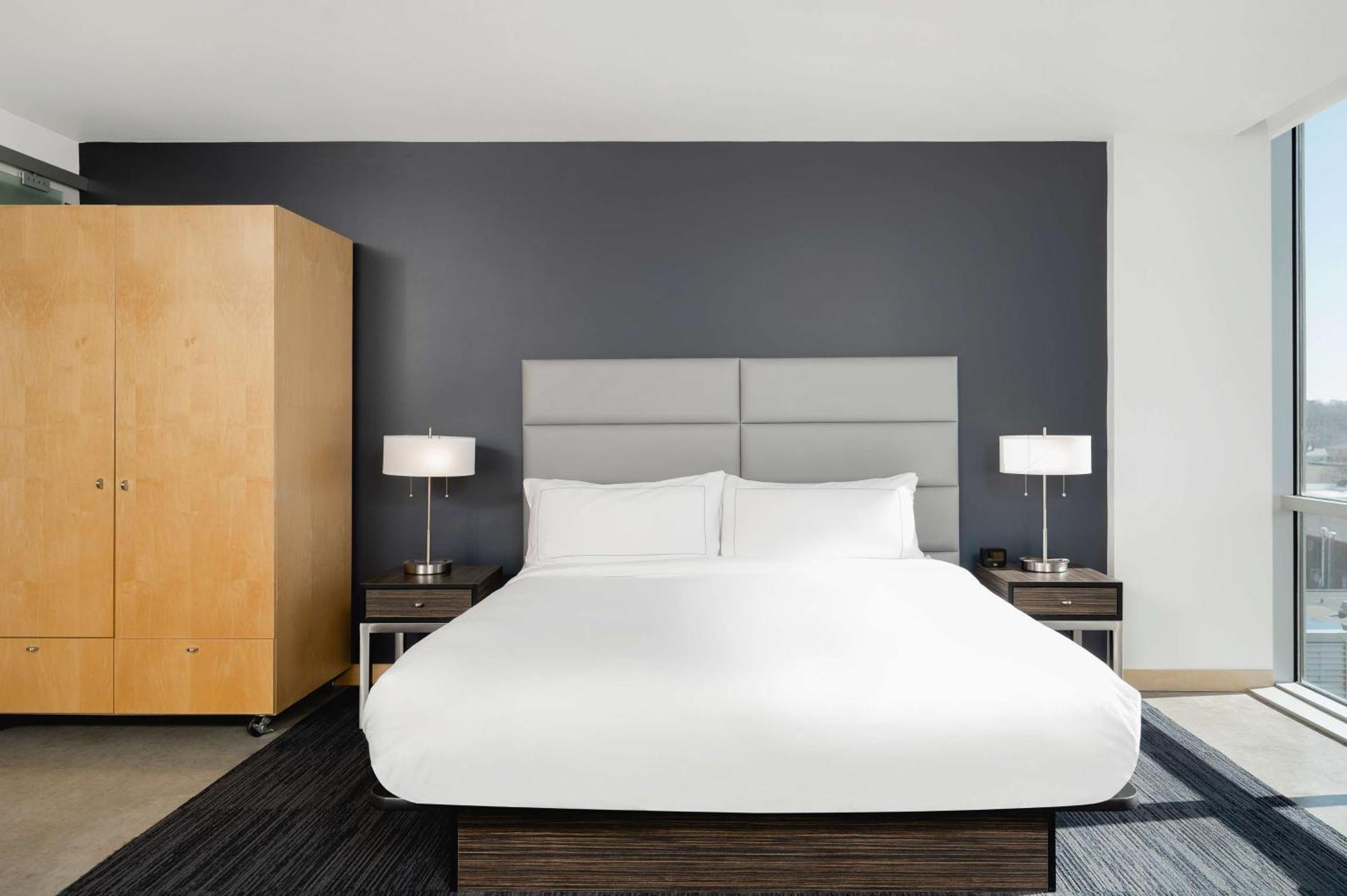 Hotelvetro Iowa City, Tapestry Collection By Hilton Hotel